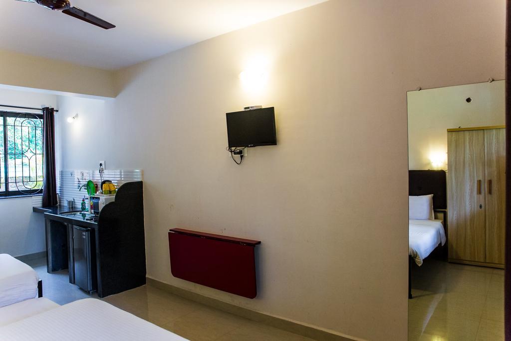 Lazy Frog Guest House Cavelossim Exterior photo